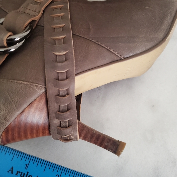 GUESS Boho Grey Leather Strappy Peep Toe Ankle Booties Women's Shoes Size 8.5 - Picture 11 of 15